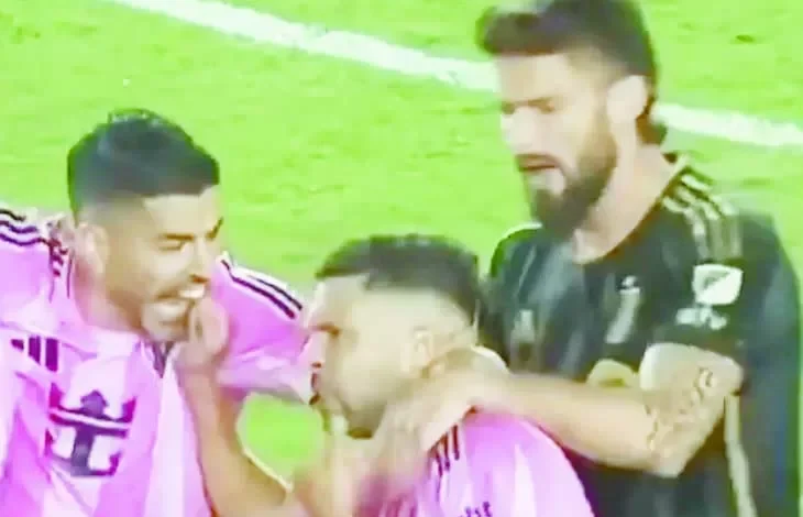 خد-بالك-يا-أهلى-«العضاض»-يعود-لهوايته